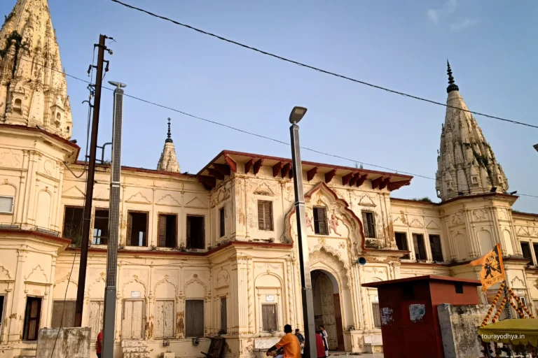 Guptar Ghat Ayodhya main temple
