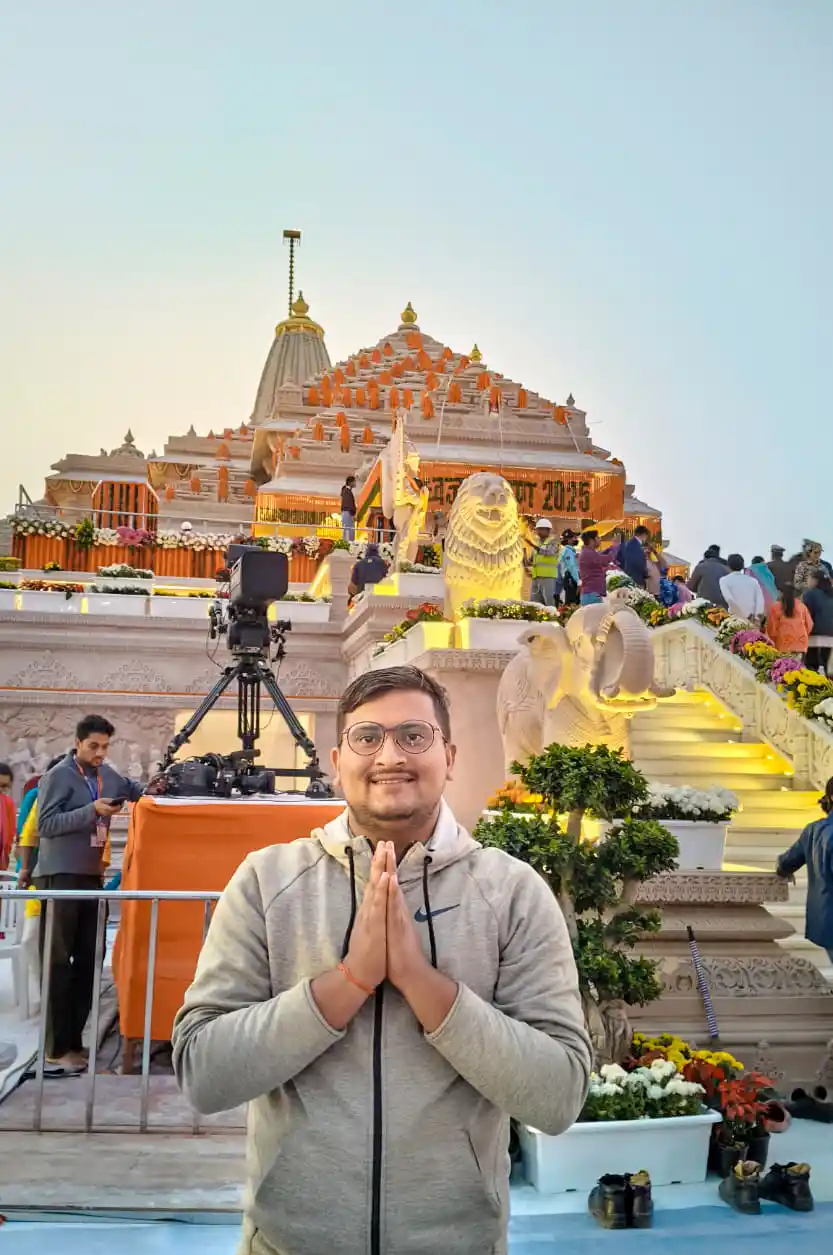 Aman Singh Ayodhya Vlogger At Ram Mandir